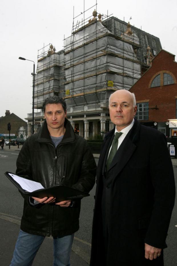 Angelo Montalto and MP Iain Duncan Smith outside the Bull on the Green