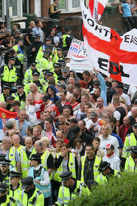 EDL march and counter protesters in Walthamstow. (1/9/2012) EL32283-36