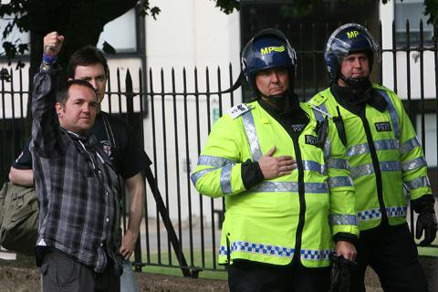 EDL march and counter protesters in Walthamstow. (1/9/2012) EL32283-39