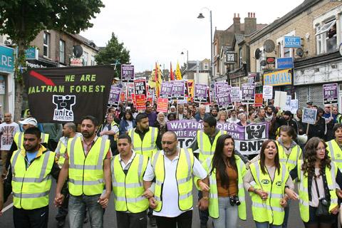 EDL march and counter protesters in Walthamstow. (1/9/2012) EL32283-54