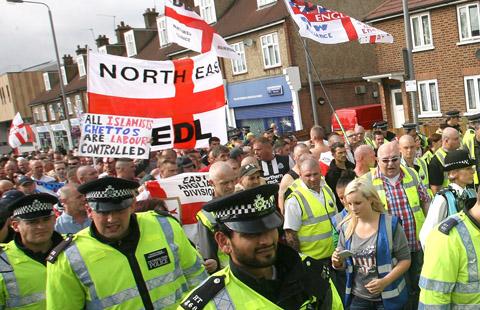 EDL march and counter protesters in Walthamstow. (1/9/2012) EL32283-55