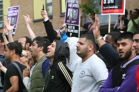 EDL march and counter protesters in Walthamstow. (1/9/2012) EL32283-60