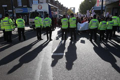 EDL counter-protest, Hoe Street, Walthamstow. (27/10/2012) EL33261-9