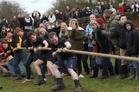 Teams from the Nag's Head and White Hart pubs in Moreton take part in there annual Boxing Day tug of war. (26/12/2012) EL33943-10