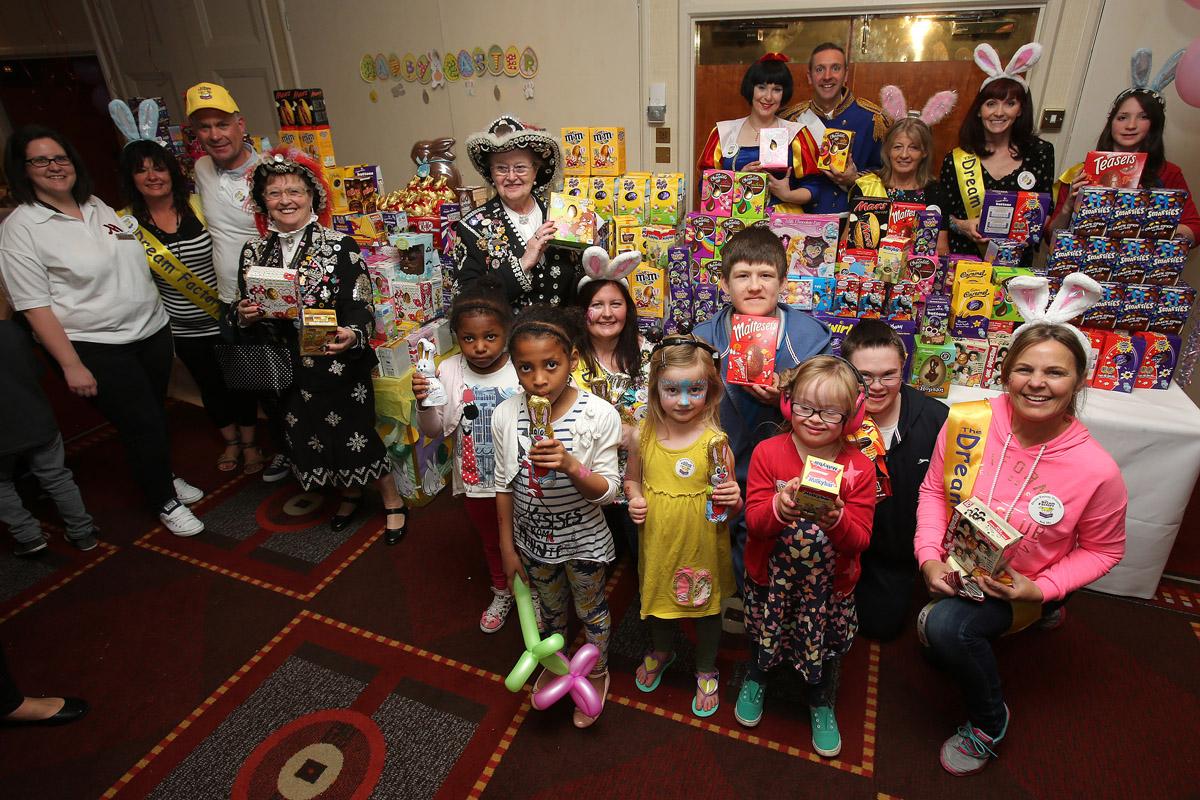 Children, volunteers and trustees having fun during the Dream Factory Easter Party (17/4/2014) EL76474_