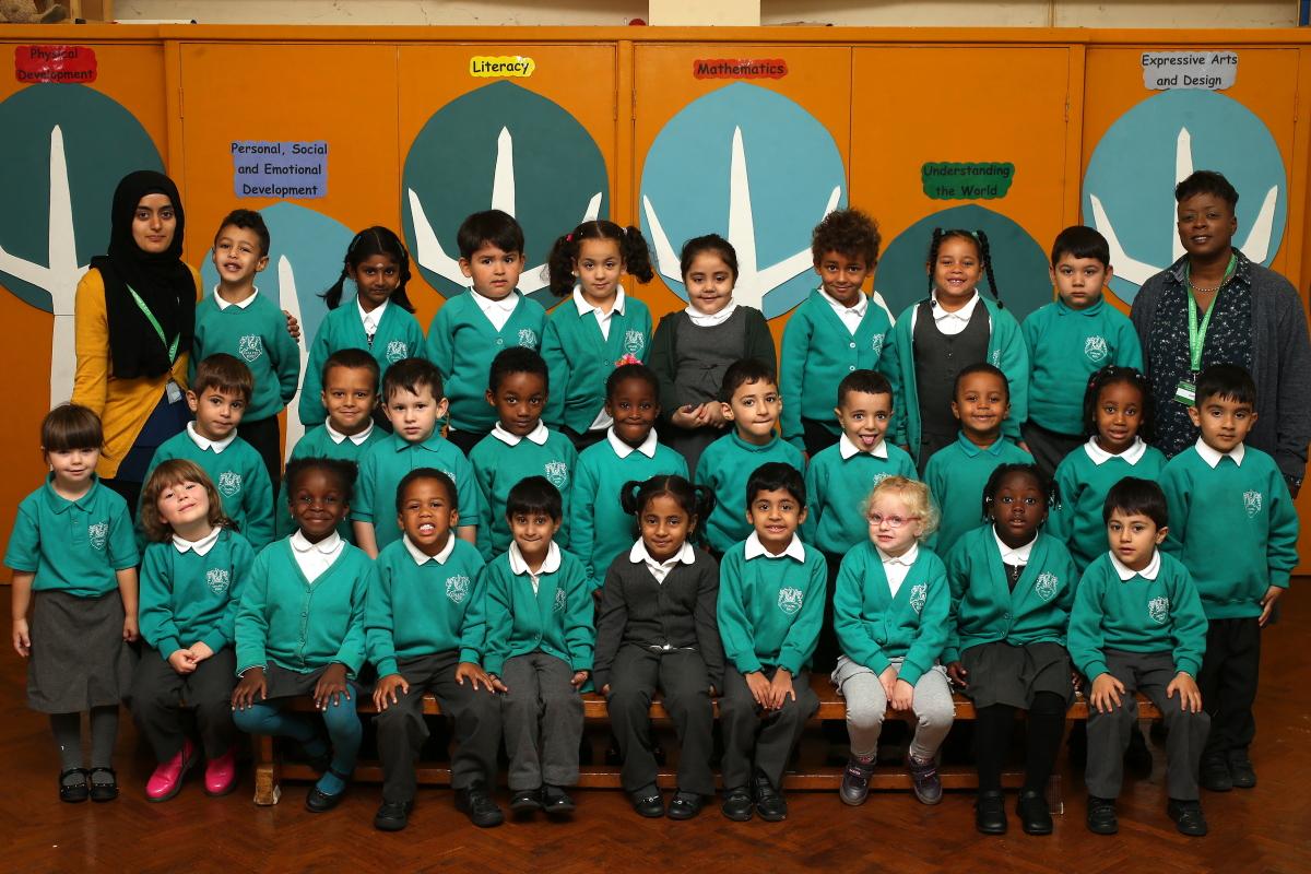 Woodpeckers Reception Class at Chaple End infants School and Early Years Centre, Walthamstow. (16/9/2015) EL85238_2