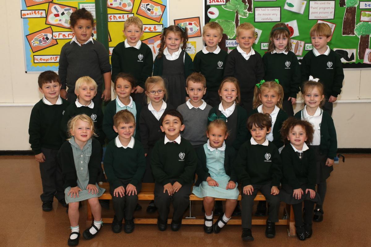 Forest Reception Class at Theydon Bois Primary School. Essex. (18/9/2015) EL85364_2