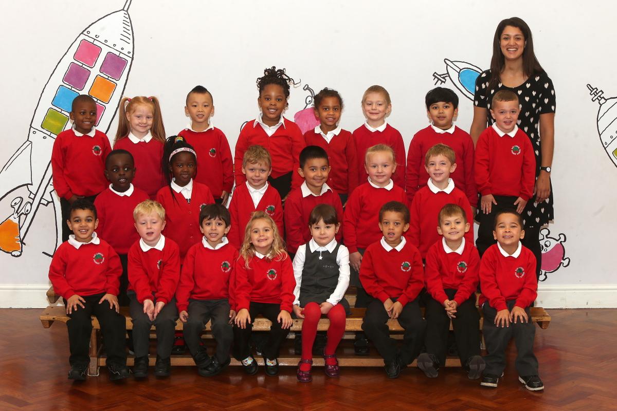 Giraffes Reception Class at Ray Lodge Primary School. Woodford Green. (5/10/2015) EL85437_2