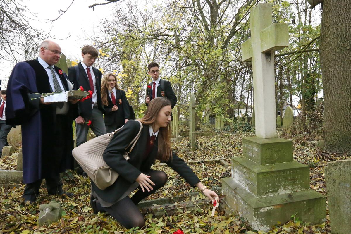 British Legion Remembrance Service at Chingford Mount Cemetery, children from Chingford Foundation, Parkside, Rushcroft and Chace Community from Enfield placed flowers over 200 graves. (6/11/2015) EL86105_10