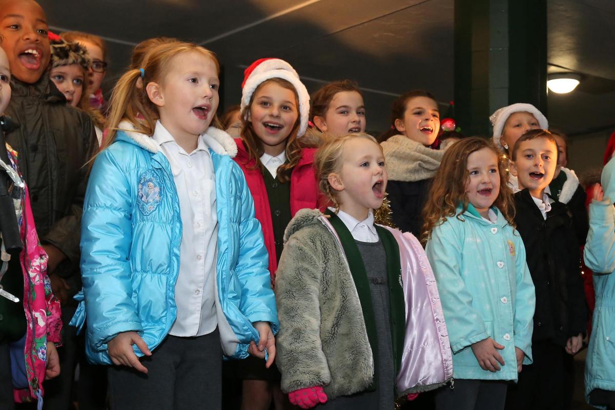 Children from Thomas Willingale School sing carols at the switch on of the Christmas Lights in Debden Broadway. Loughton, Essex.  (27/11/2015) EL86300_2