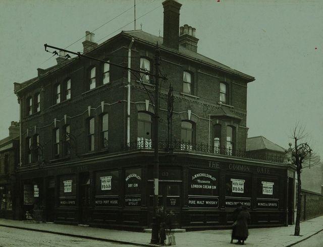 The Common Gate was situated at 131 Markhouse Road. This pub was established in 1852 and by 1872 was owned by the Collier Brothers Brewery of Walthamstow; ownership later passing to the Charrington’s Brewery of Mile End.  