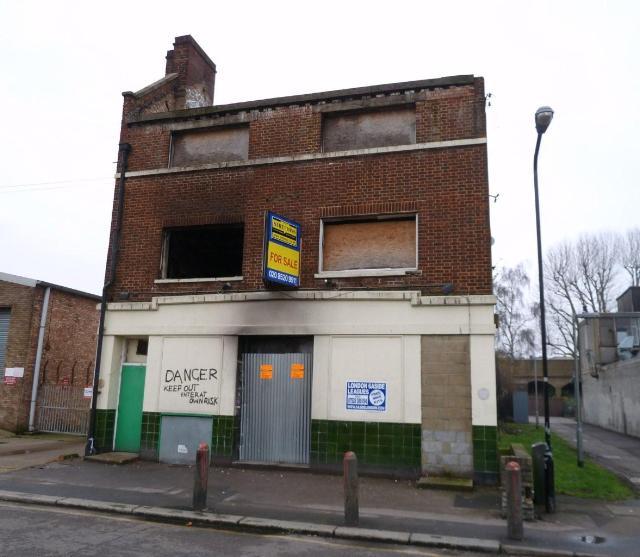 This pub was situated at 80 Brunner Road, closing in 2007. Known in its last years as The Artful, and also The East and Central Station. 