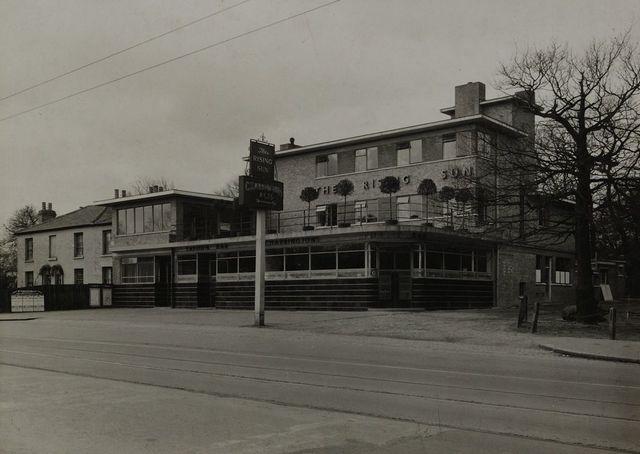  

The Rising Sun was situated at Woodford New Road. This pub is now used as a lounge bar called The RS Lounge.