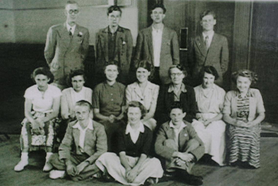 Highams Park School photograph of Post-War teachers and staff. (school archive)