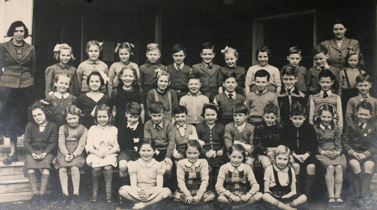 First class to start at White Bridge Junior School in 1952. Loughton, Essex (school archive)