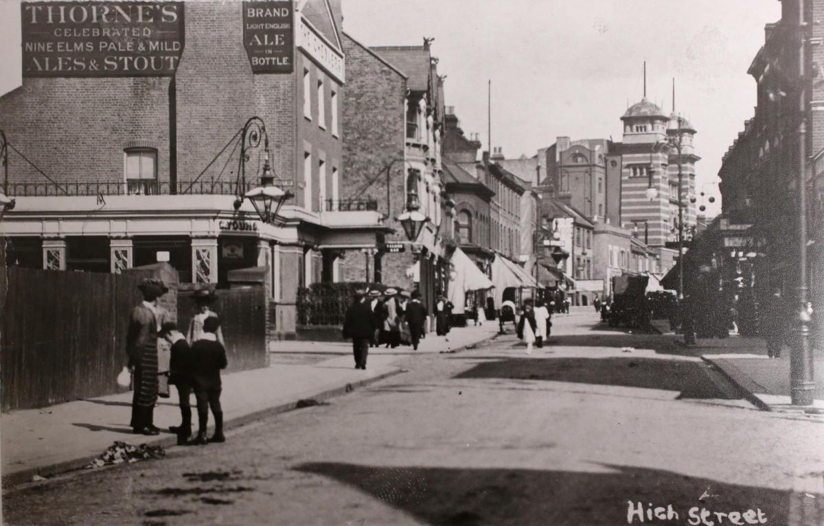 High Street, Walthamstow, looking toward the  Chequers pub and the Palace Theatre (Picture: Vestry House Museum archive)