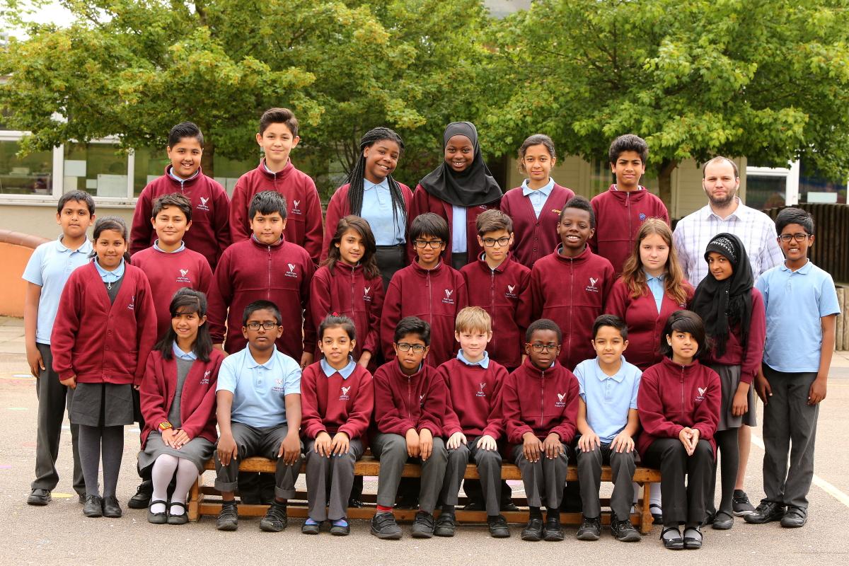 My Last Term: Year Six Class 6M at Nightingale Primary School, South Woodford. (19/5/2016) EL87807_4