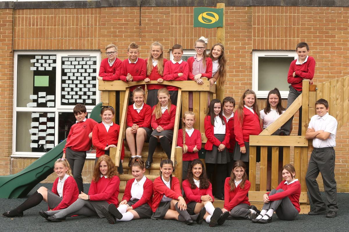 My Last Term: Year six class at Chipping Ongar Primary. Ongar. Essex. (14/6/2016) EL88115_1