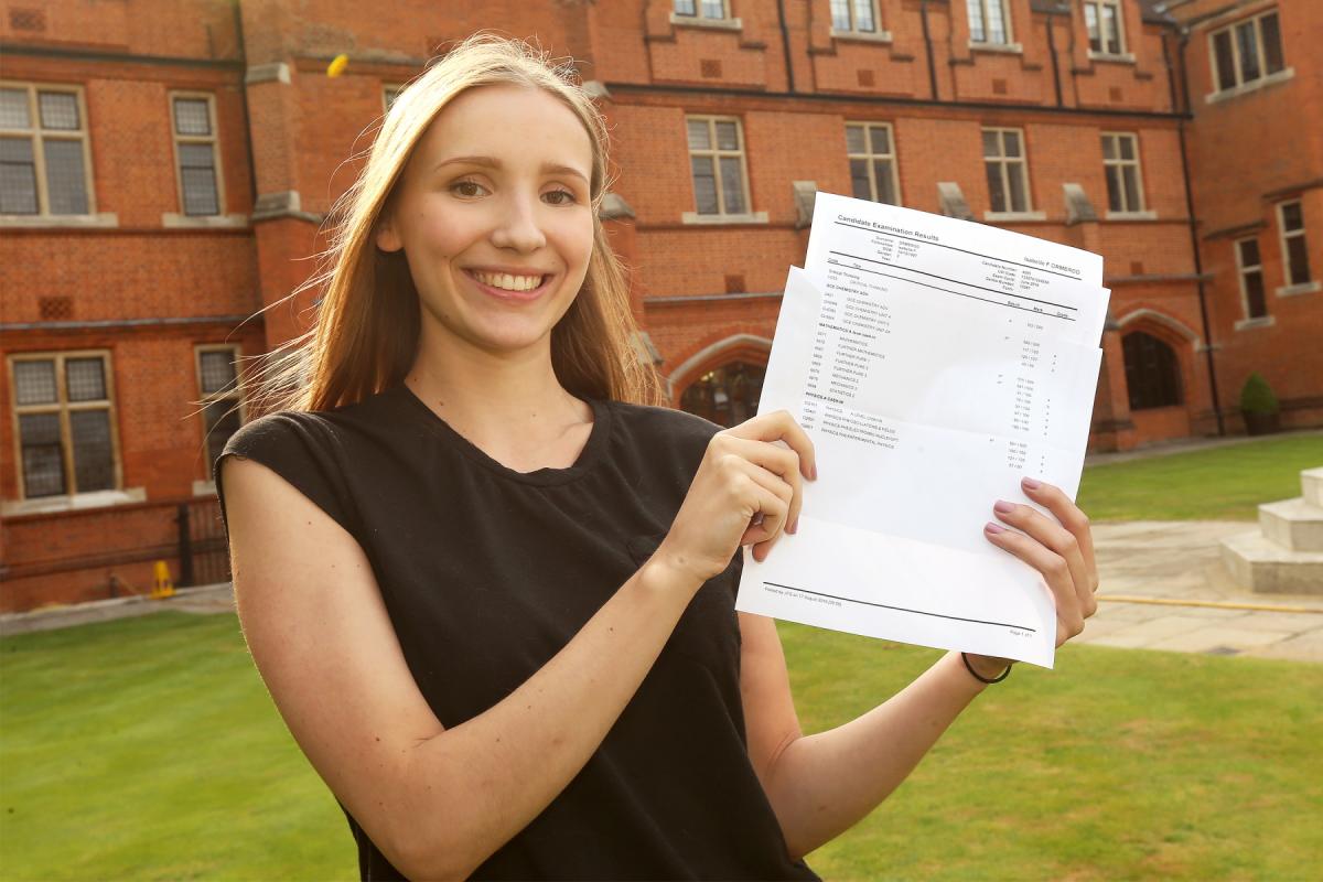 Isabelle Ormerod. A Level results day at Bancroft's School, Woodford Green. (18/8/2016) EL89028_6