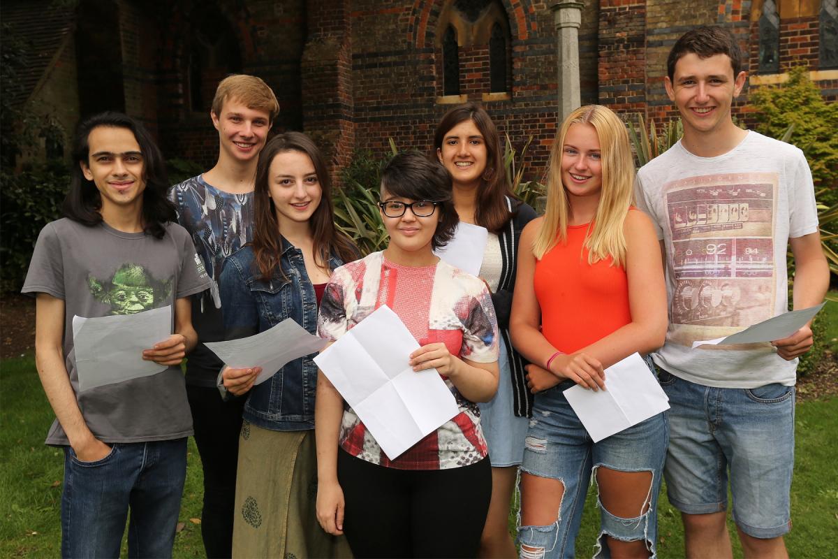 Students ready for Oxbridge. A Level Results day at Forest School in Snaresbrook. (18/8/2016) EL89033_1