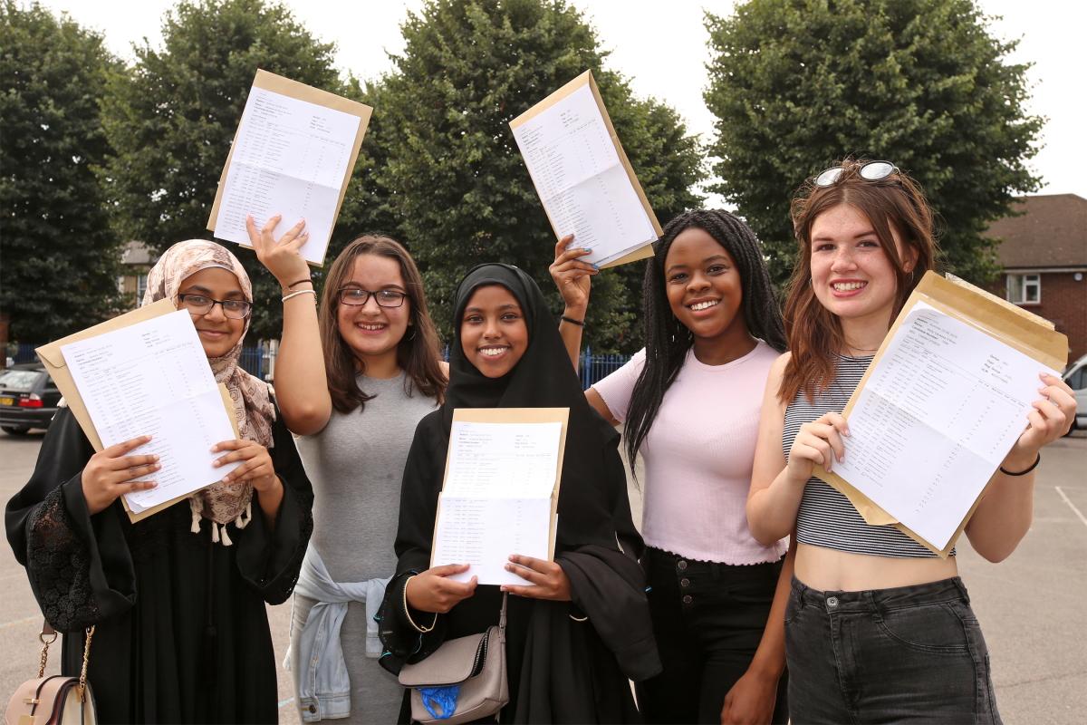 Javeria Akhoon, Melanie Januario, Nusayba Ali, Jade Mwason and Molly O'Brien, GCSE results are collected by students at Connaught school for Girls. Leytonstone. (25/8/2016) EL89061_1