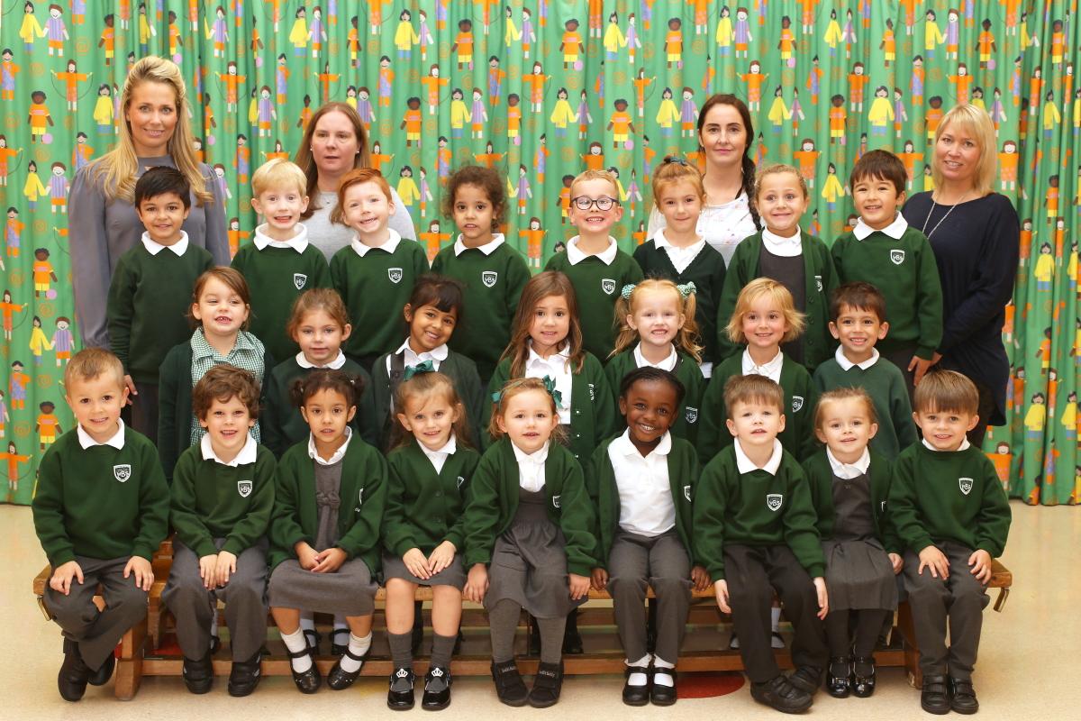 Cherry Reception Class at White Bridge Primary School. Loughton. Essex. (27/9/2016) EL89202_1