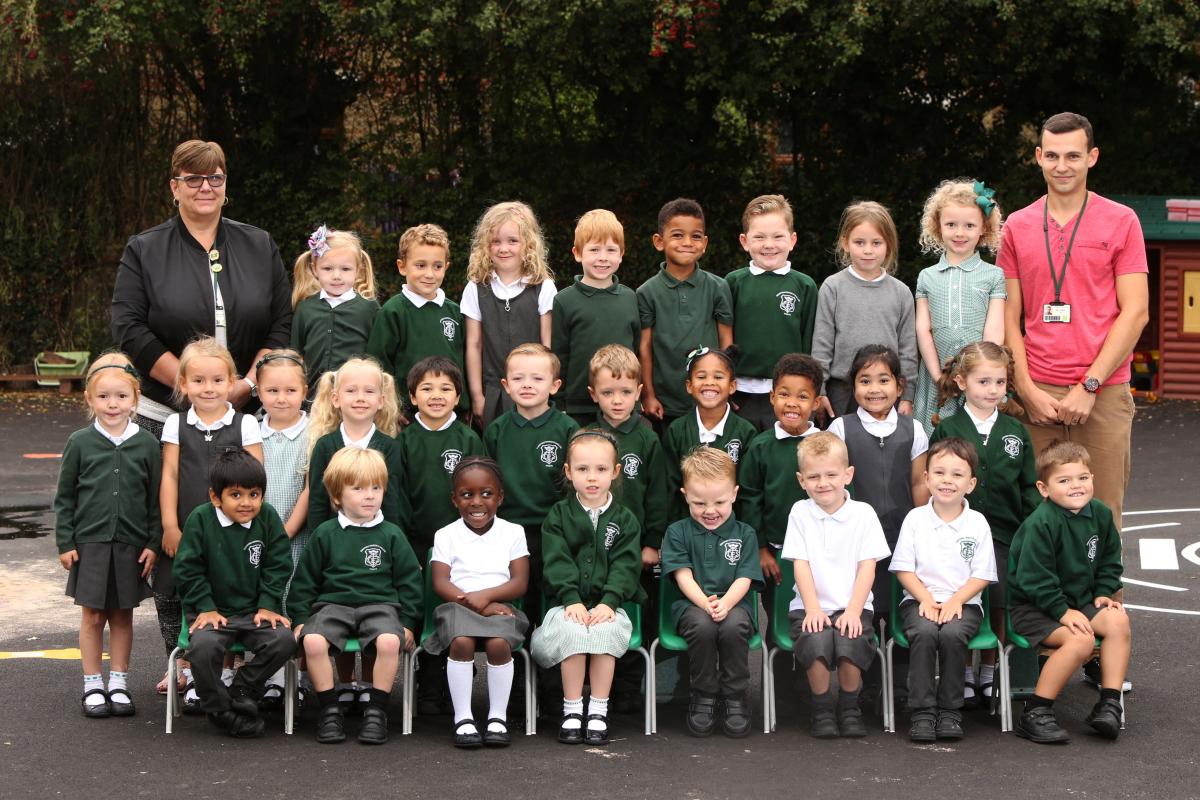 Shakespeare Reception Class at Chingford C of E Primary School. (19/9/2016) EL89295_1
