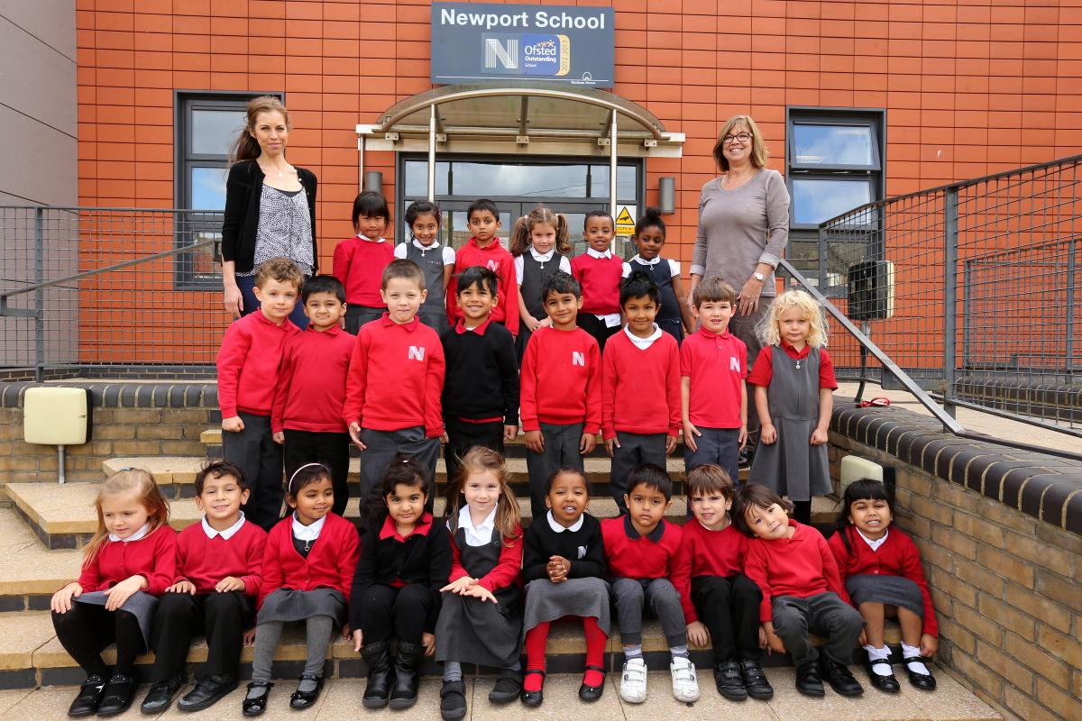 Red Reception Class at Newport Primary School. Leyton. (6/10/2016) EL89218_4
