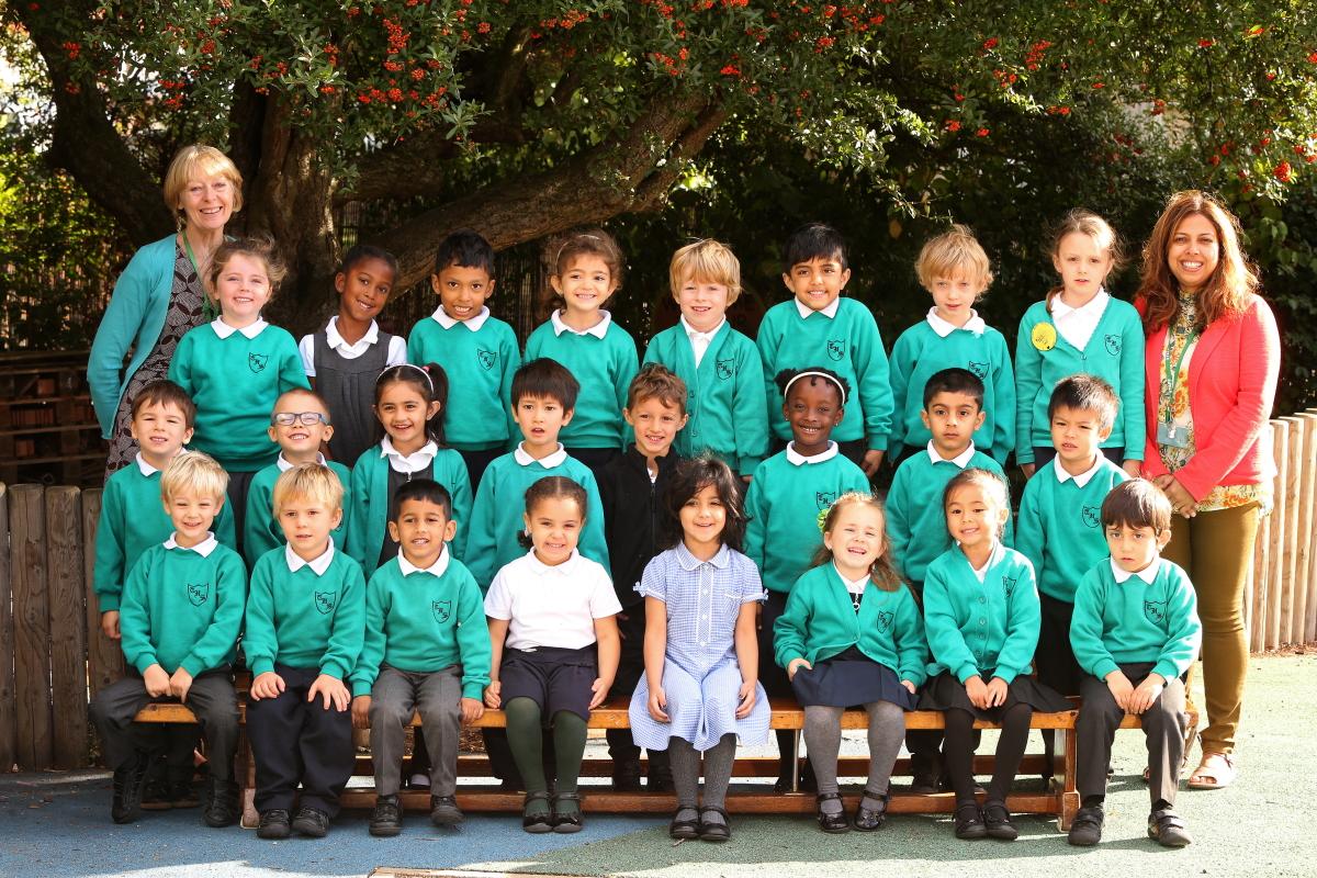 Apples Reception Class at Thorpe Hall Primary School. Walthamstow. (5/10/2016) EL89338_1 