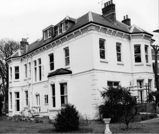 In 1897, Elizabeth’s father purchased Ardmore in Buckhurst Hill (in what is now Ardmore Lane), from his longstanding friend Dr. Thomas Barnardo, the founder of Barnardo’s. The house was demolished in 1994. Photo: Margaret Sinfield 