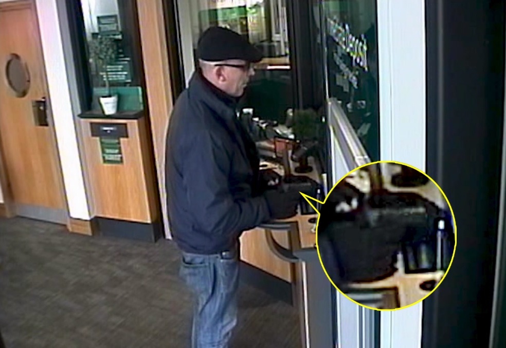 Steven Ifield robbing a bank in Redbridge (Photo: Met Police)