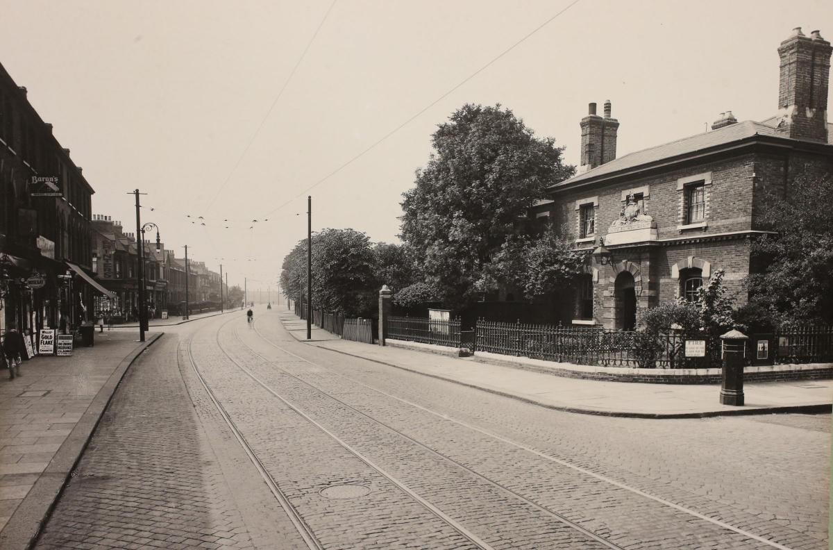 Lea Bridge Road, between Melbourne Road and Manor Road, around 1927. Picture: Vestry House Museum archive