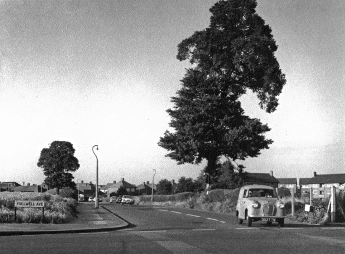 The junction between Fullwell Avenue and Mossford Lane, Barkingside, in 1960. Picture: Alan Simpson Leyton and Leytonstone Historical Society