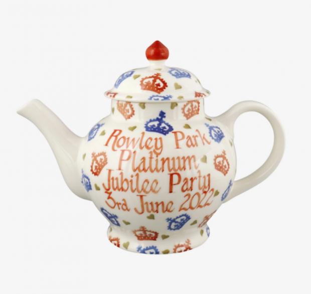 East London and West Essex Guardian Series: Personalised Platinum Jubilee 4 Mug Teapot (Emma Bridgewater)