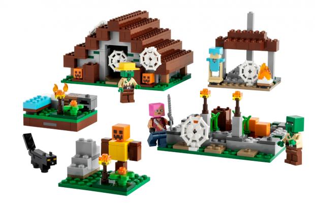 East London and West Essex Guardian Series: LEGO® Minecraft® The Abandoned Village. Credit: LEGO