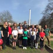 Lydia Fraser-Ward, Andrew Grieve, who manages the Breathe London programme at Imperial College London, James Easter, deputy head Churchfields Junior School, and children from the school’s eco group