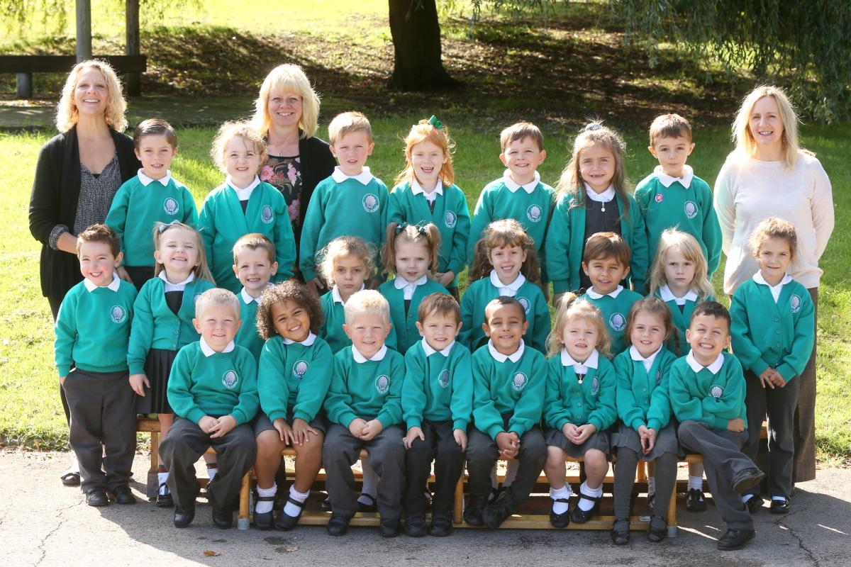 Red Reception Class at Nazeing Primary School. Essex. (17/9/2015) EL85204_1