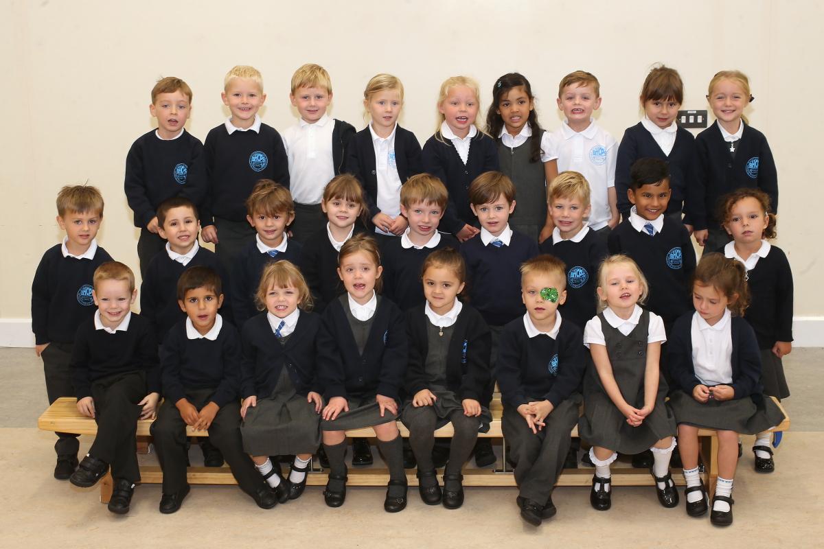 Reception Class 11FD at Buckhurst Hill Primary School. Buckhurst Hill, Essex. (7/9/2015) EL85211_2