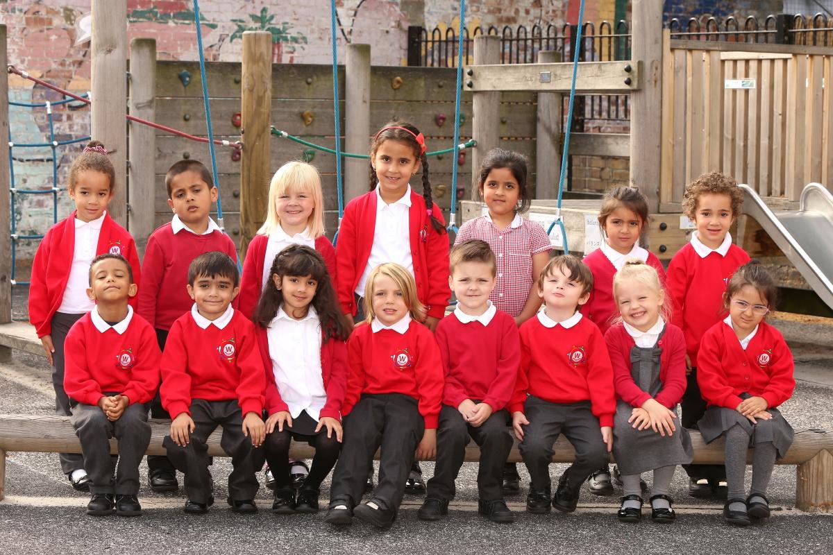 Children from Willow Reception Class at Woodside Primary Academy. Walthamstow. (19/9/2016) EL89151_3