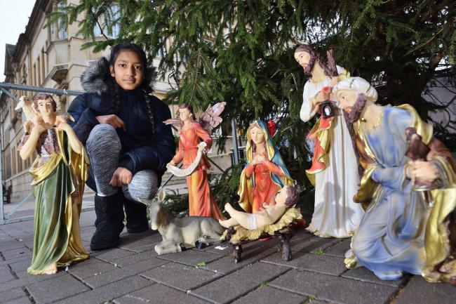 Youth Councillor Hannah Chowdhry with the Nativity scene in Ilford town centre. East London. 18-12-2018) EL92379_01